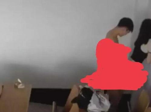 大学教室情侣吃瓜,情侣吃瓜引发的温馨瞬间