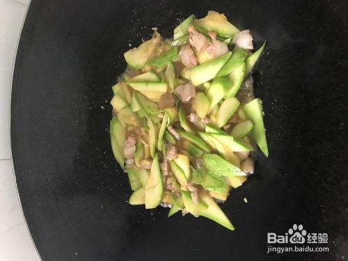 在云南小瓜怎么吃才好吃,云南小瓜的多样美味吃法探索