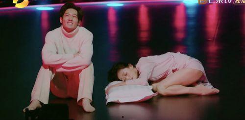 舞蹈风暴吃瓜,揭秘幕后吃瓜，舞者们的激情与泪水