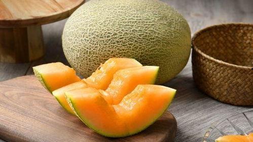 新疆怎么吃哈密瓜